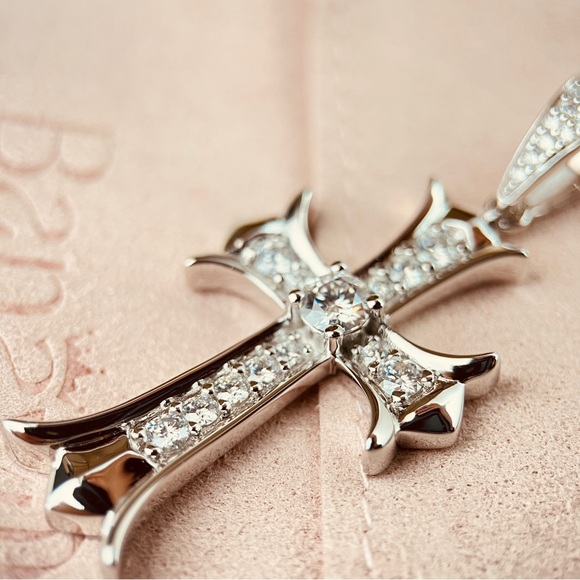 18k Gold Plated S925 1.89ctw Moissanite Diamond Cross Pendant - Picture 4 of 9